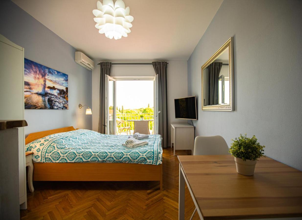 Guest House Ambienti Rovinj Exterior photo