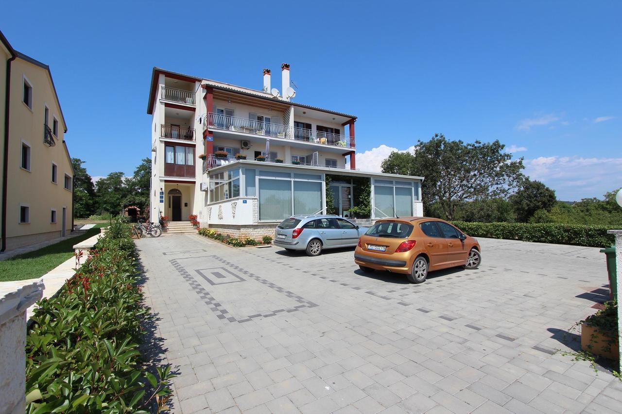 Guest House Ambienti Rovinj Exterior photo