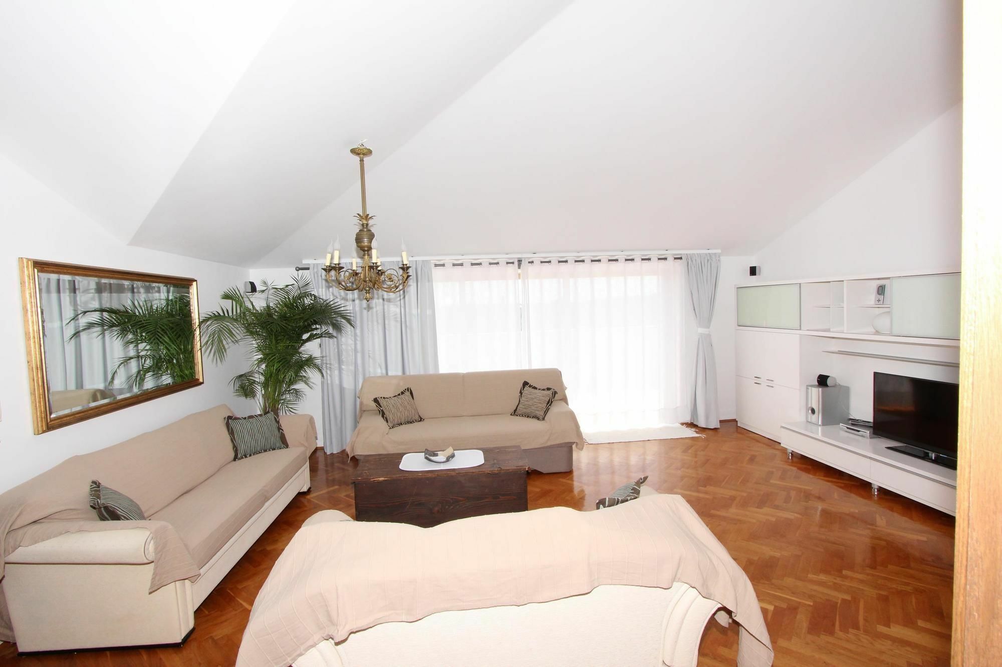 Guest House Ambienti Rovinj Exterior photo